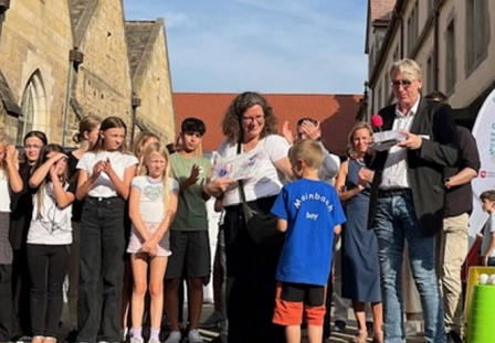 Verleihung des Gütesiegels Guter Ganztag am 20.09.2025. Hier sind PreisträgerInnen und die Amtsleitung des BgZ Herr Armin Schauf.