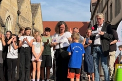 Verleihung des Gütesiegels Guter Ganztag am 20.09.2025. Hier sind PreisträgerInnen und die Amtsleitung des BgZ Herr Armin Schauf.